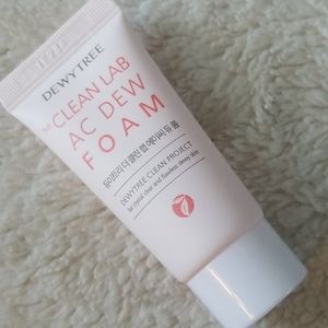 4/25 bundle item. DewyTree Clean Lab Foam!
